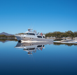 private boat charter leaving the docks