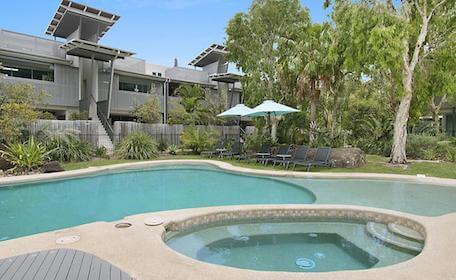 Byron Bay apartment with trees, pool and spa view