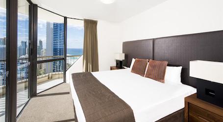 surfers paradise bucks apartment with double bed