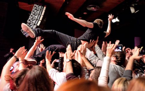 buck crowd surfing