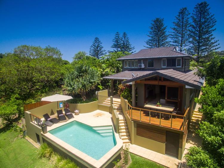 byron beach house group