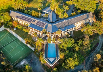 gold coast party friendly house