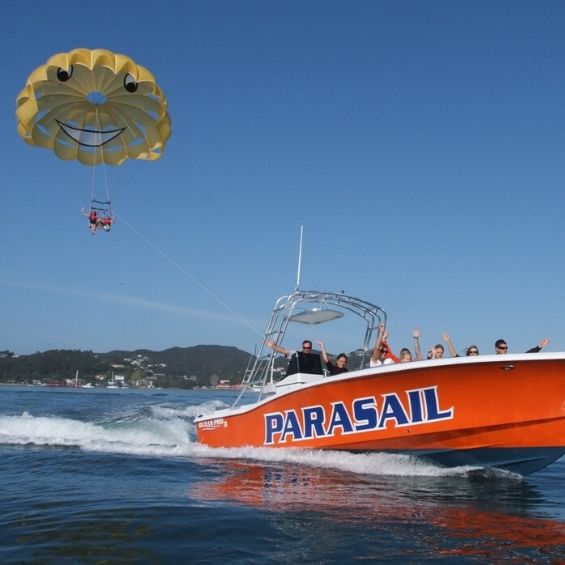 activities to do in bay of islands parasailing